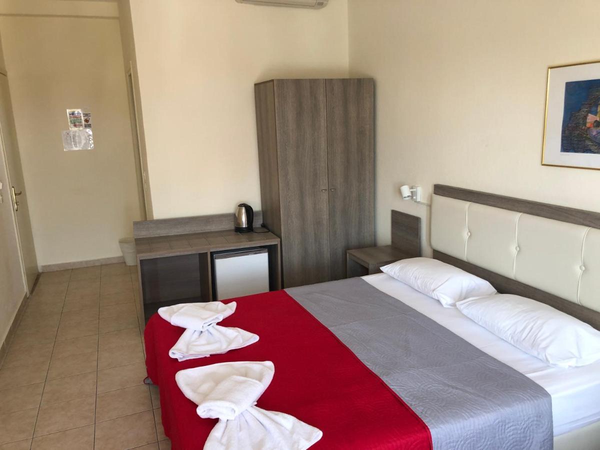 Simotel Ermis Hanioti Bagian luar foto