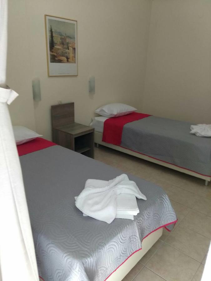 Simotel Ermis Hanioti Bagian luar foto