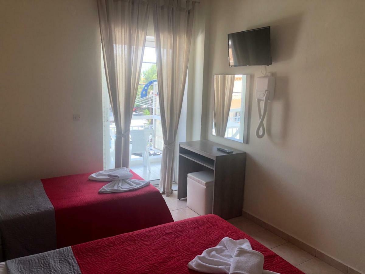 Simotel Ermis Hanioti Bagian luar foto