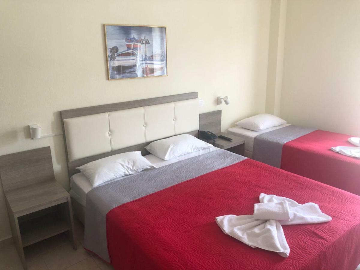 Simotel Ermis Hanioti Bagian luar foto