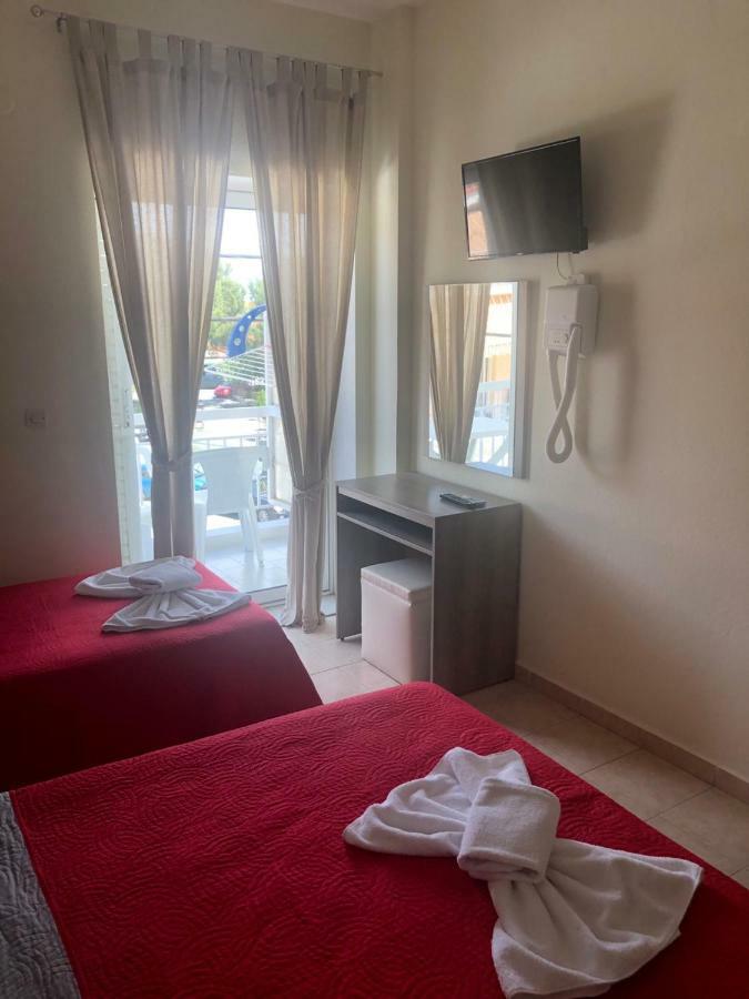 Simotel Ermis Hanioti Bagian luar foto
